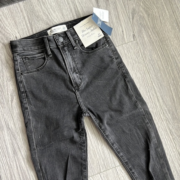 Abercrombie & Fitch | Ripped High Rise Super Skinny Ankle Jeans - Black Wash 23R - Picture 4 of 6